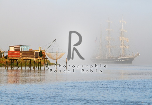 Brumes du petit matin sur la Charente, le Belem
